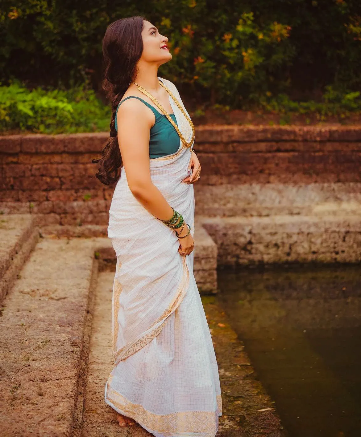 Denouement White Soft Silk Saree With Ratatouille Blouse Piece