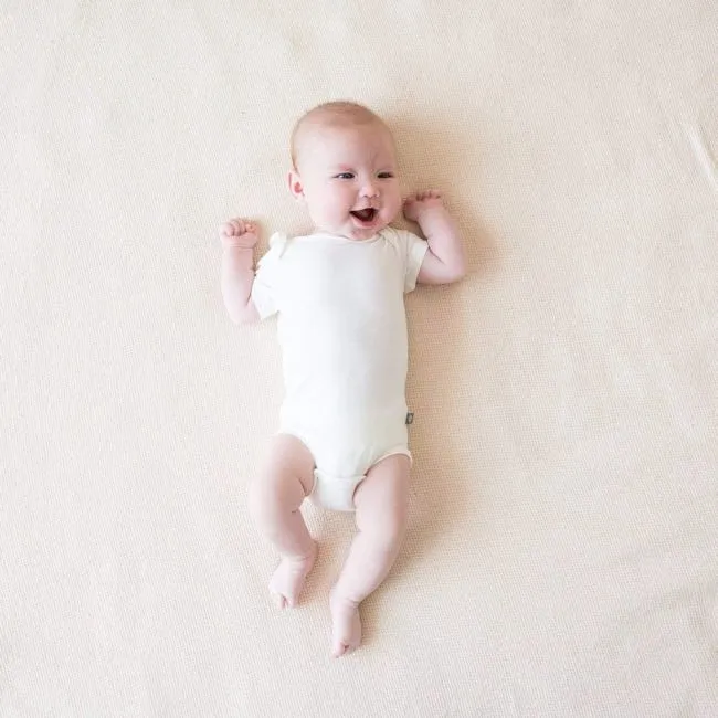 Kyte Baby Short Sleeve Bodysuit in Cloud