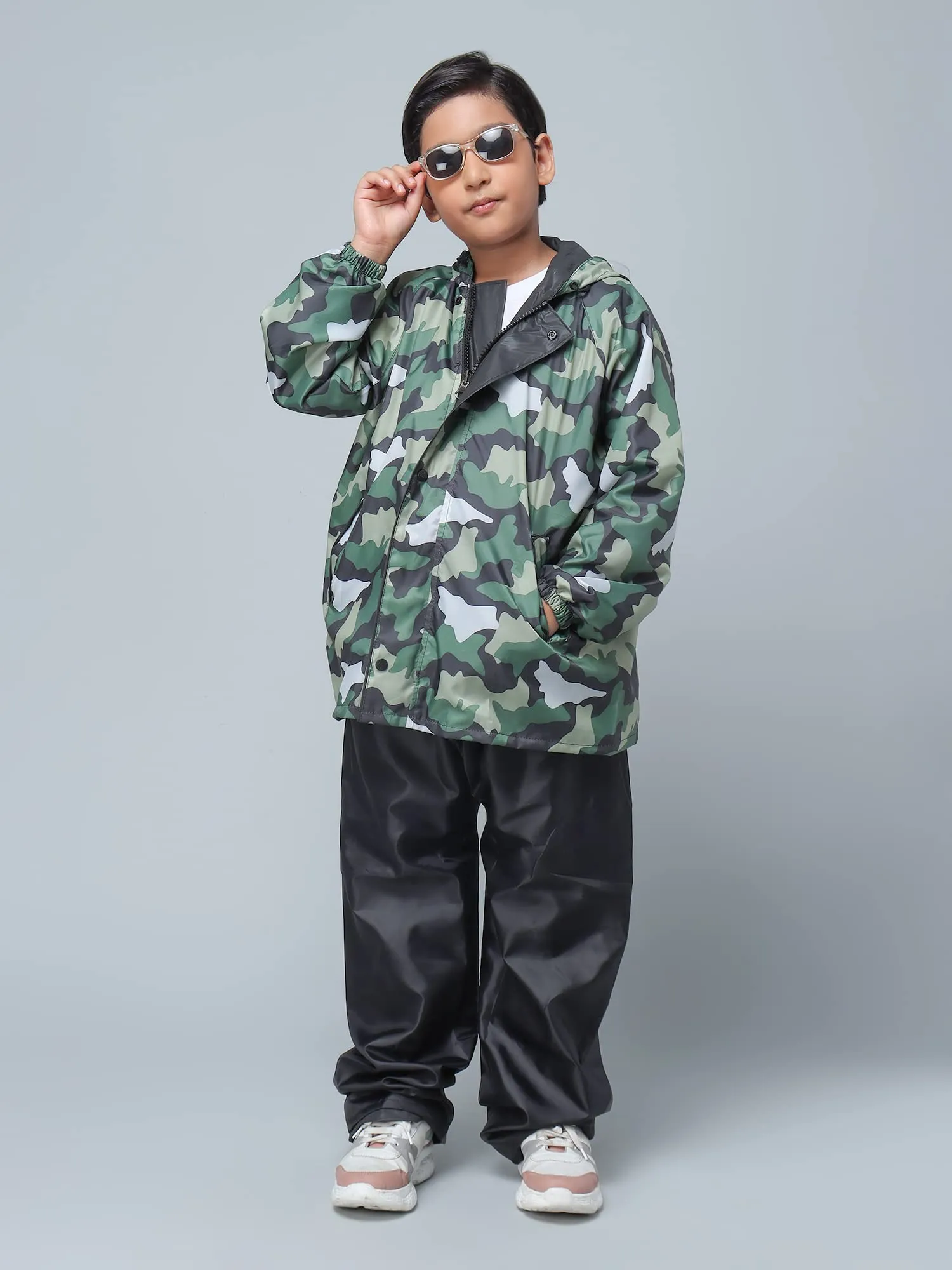 The Clownfish by STRAUSS Comrad Series Kids Waterproof Nylon Double Coating Reversible Raincoat with Hood and Reflector Logo at Back. Set of Top and Bottom. Printed Pouch.14-16 Years(Green Camo)